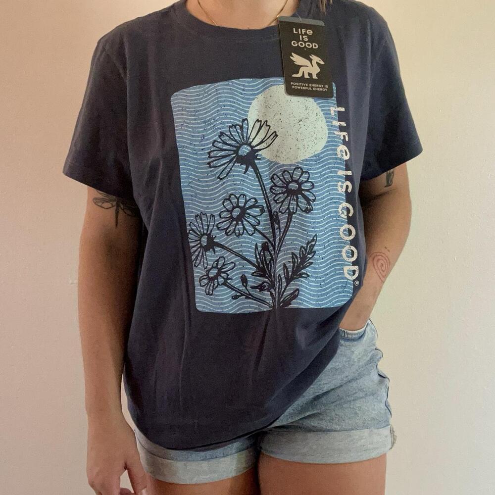 Whimsy floral celestial Life is Good Graphic Tee — Size XL